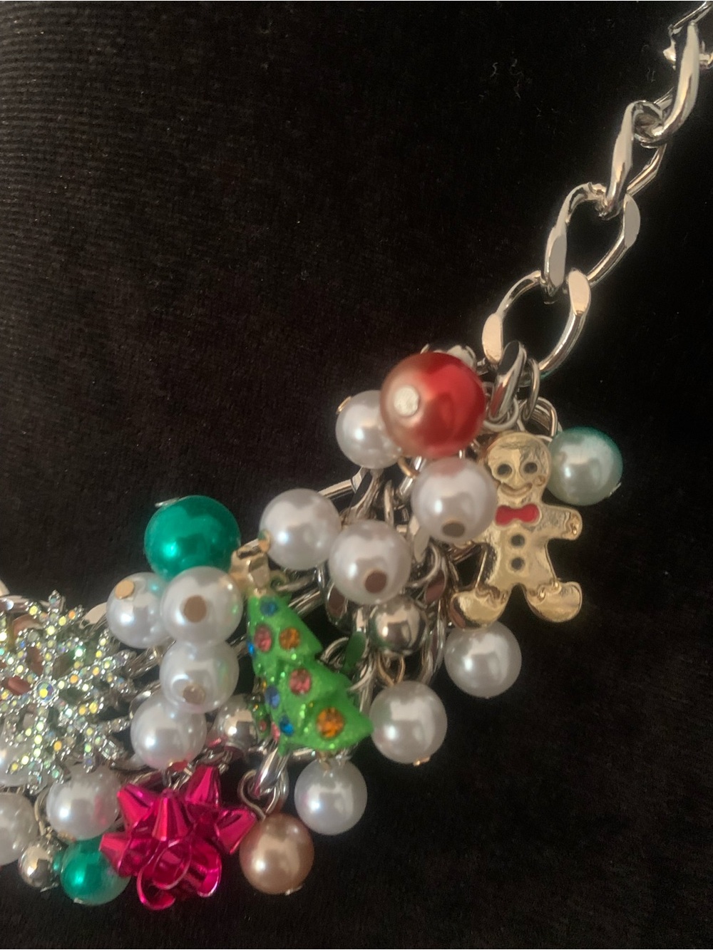 🆕- GORGEOUS Betsey Johnson Pearl Necklace with Stunning multicolored charms - Picture 7 of 12